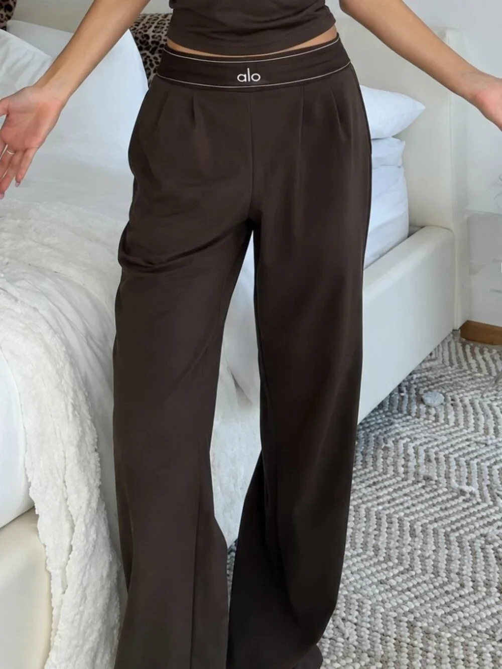 🍂 NWT ALO Yoga Suit Up Trouser Espresso 🤎 Fall Street Style Pants (Regular)